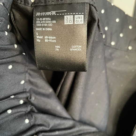 Uniqlo. Midi Skirt. Size Small - Picture 2 of 5